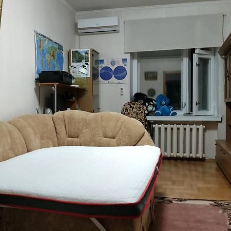 Nice Apt Near Livoberezhna Metro Lägenhet Kiev Exteriör bild