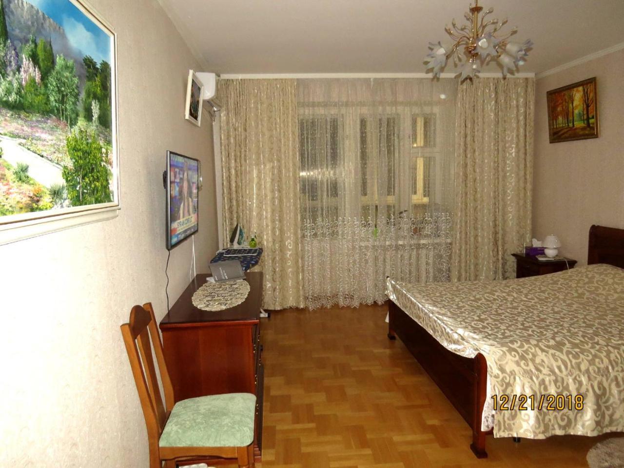 Nice Apt Near Livoberezhna Metro Lägenhet Kiev Exteriör bild