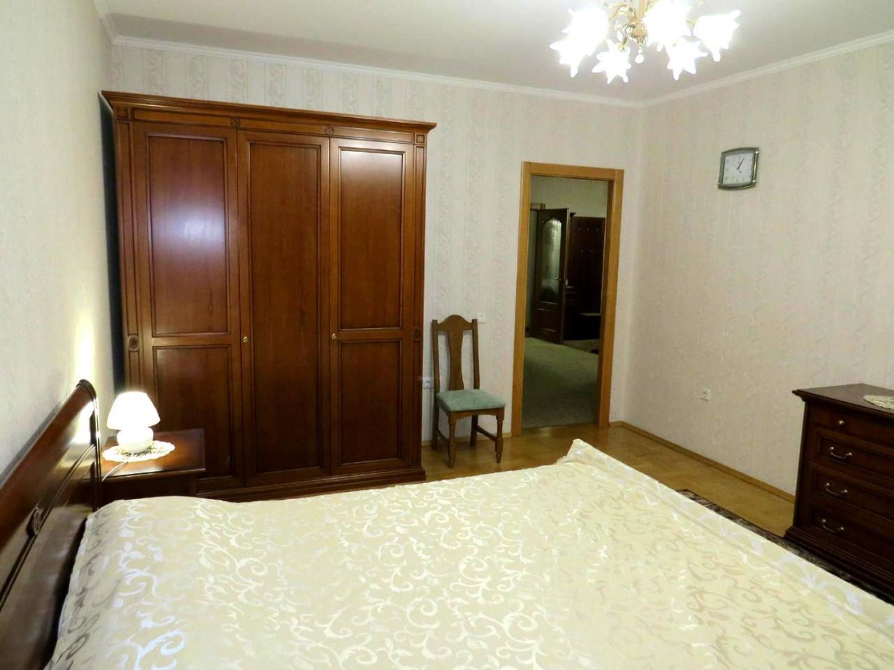 Nice Apt Near Livoberezhna Metro Lägenhet Kiev Exteriör bild