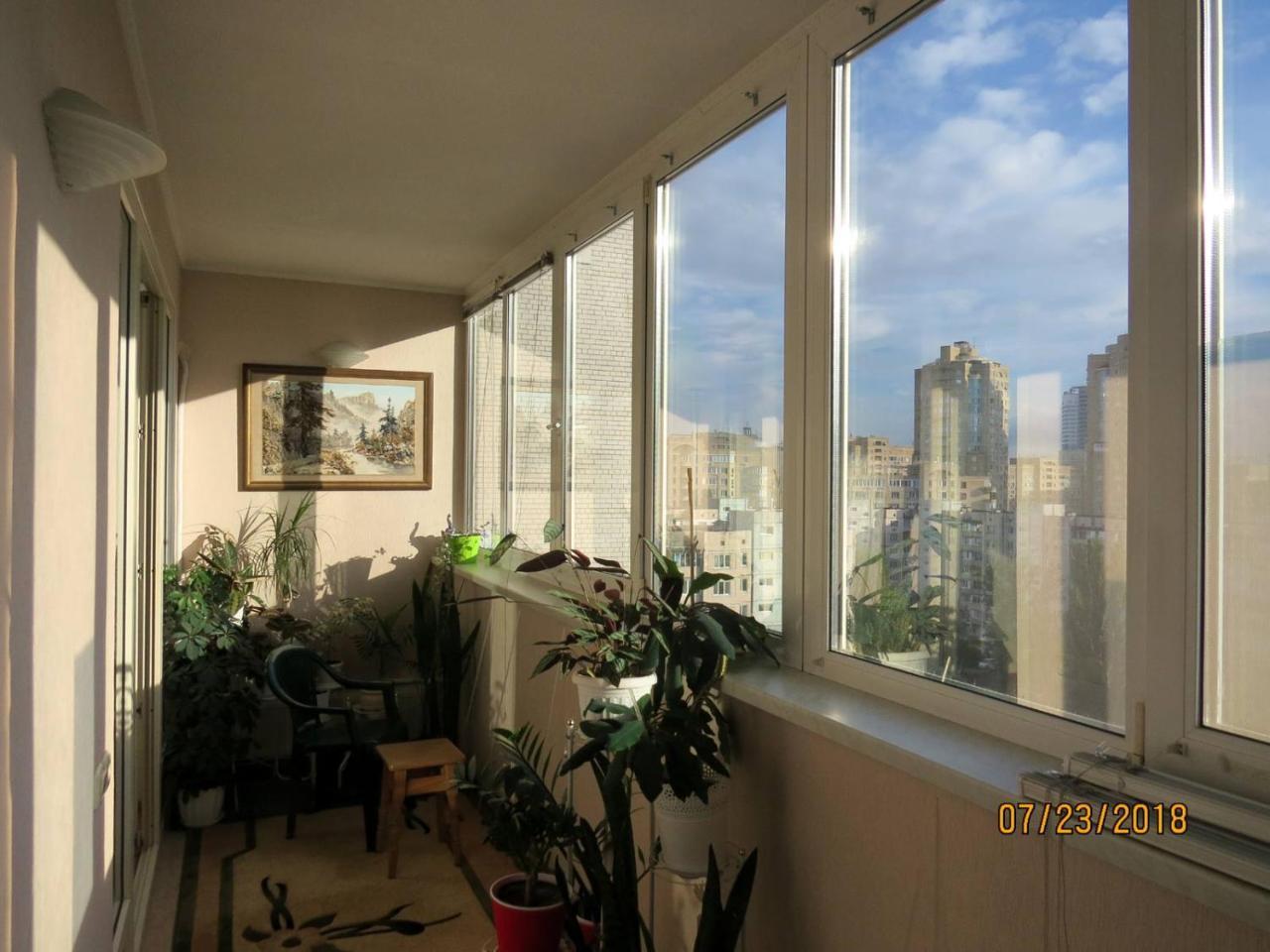 Nice Apt Near Livoberezhna Metro Lägenhet Kiev Exteriör bild