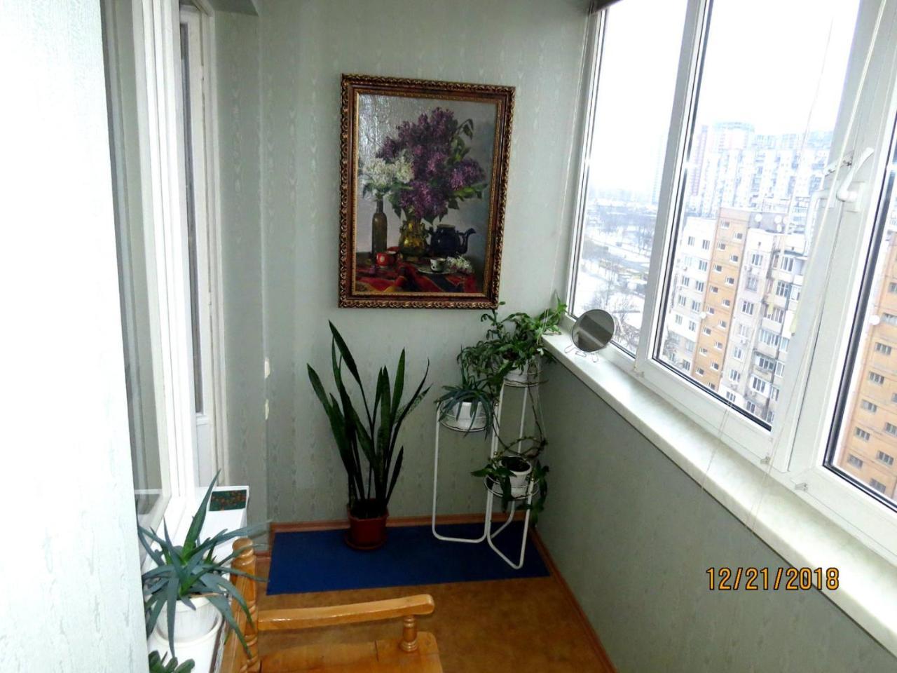 Nice Apt Near Livoberezhna Metro Lägenhet Kiev Exteriör bild